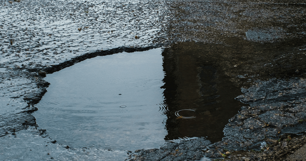 An image of a pothole